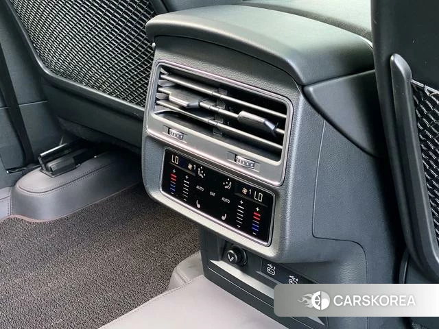 Audi Q8 2021 Черный из Китая, фото 3