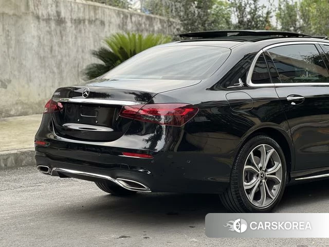 Mercedes-Benz E-Class 2024 Черный из Китая, фото 3
