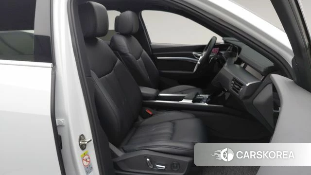 Audi e-Tron 2021 Белый из Кореи, фото 3
