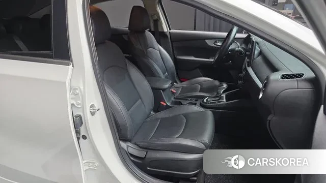 Kia The New K3 2nd generation 2021 Белый из Кореи, фото 3