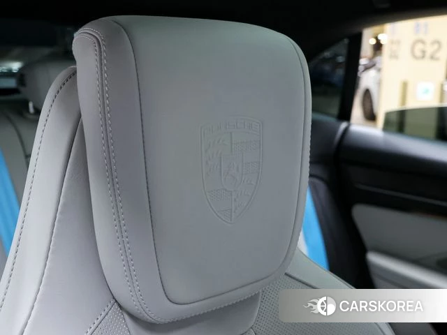 Porsche Makan EV 2025 Небесно-голубой из Кореи, фото 3