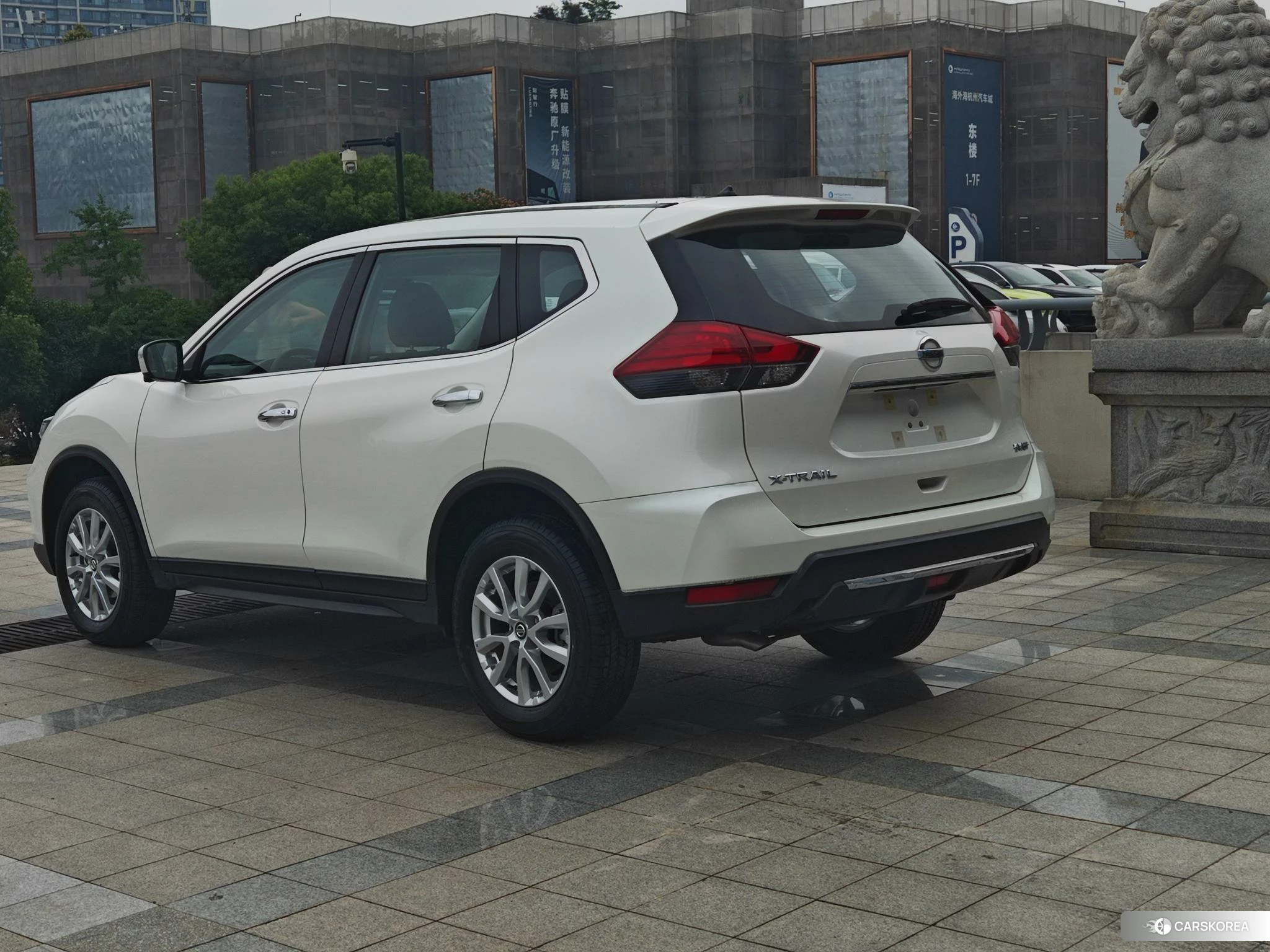 Nissan X-Trail 2023 Белый из Китая, фото 3