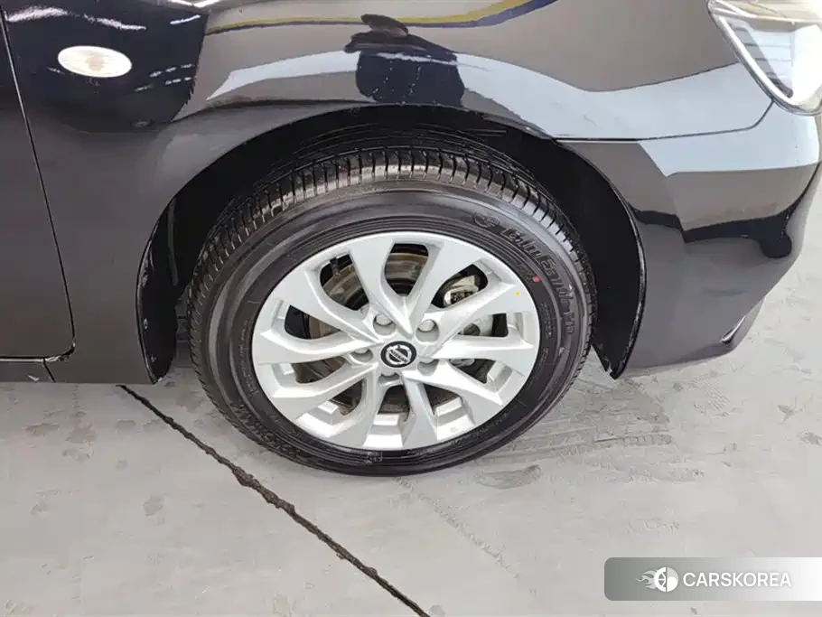 Nissan Sylphy 2025 Черный из Китая, фото 3