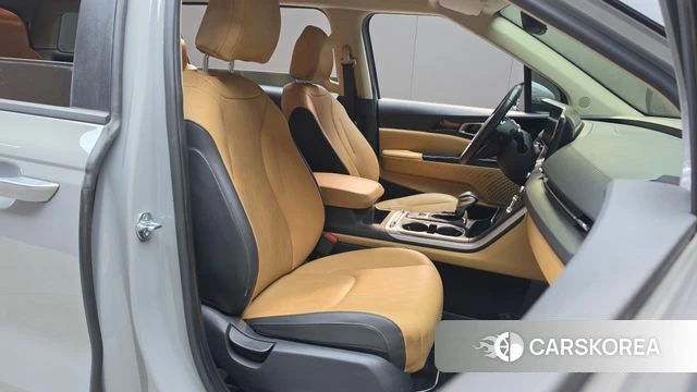 Kia Carnival 4th generation 2023 Серебристо-серый из Кореи, фото 4