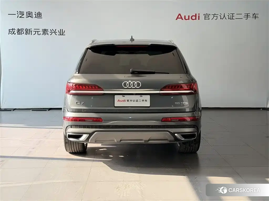 Audi Q7 2023 Silver/gray из Китая, фото 3