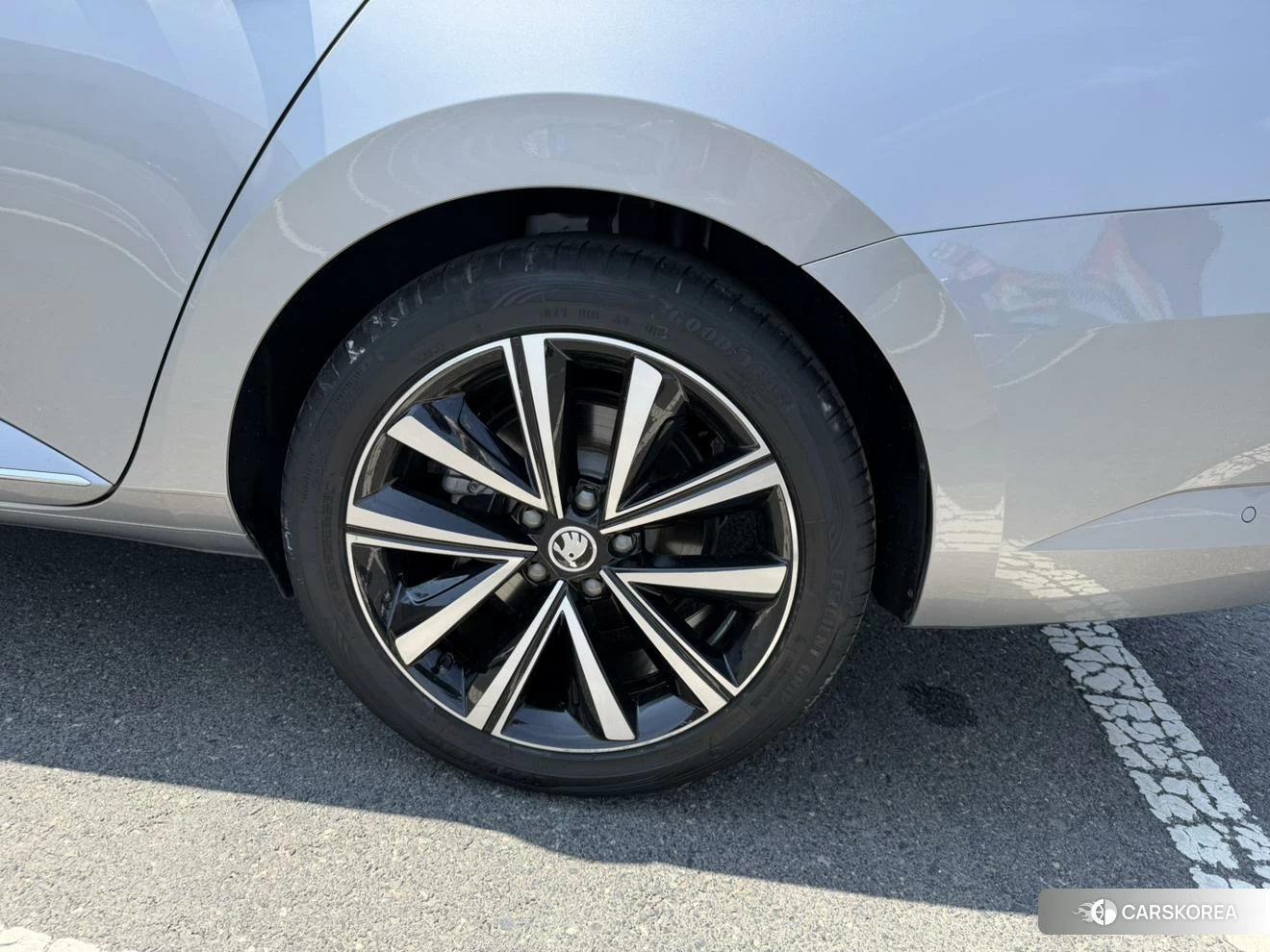Skoda Superb 2023 Темно-серый из Китая, фото 3