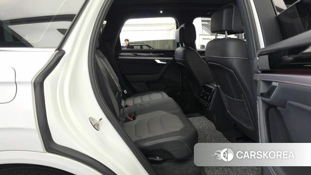 Volkswagen Touareg 3rd generation 2023 Белый из Кореи, фото 3