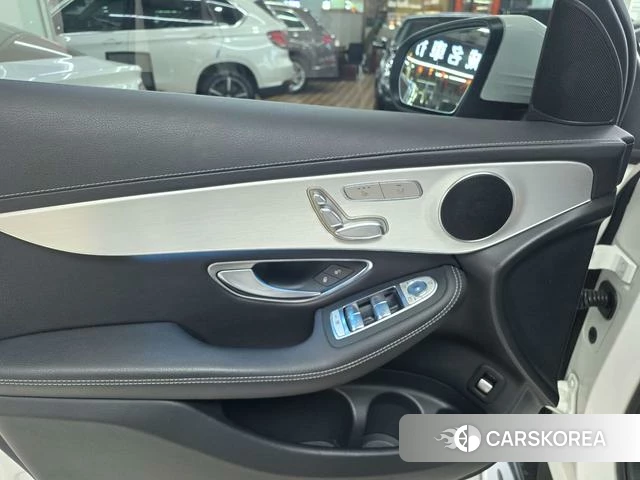 Mercedes-Benz GLC 2021 Белый из Китая, фото 3