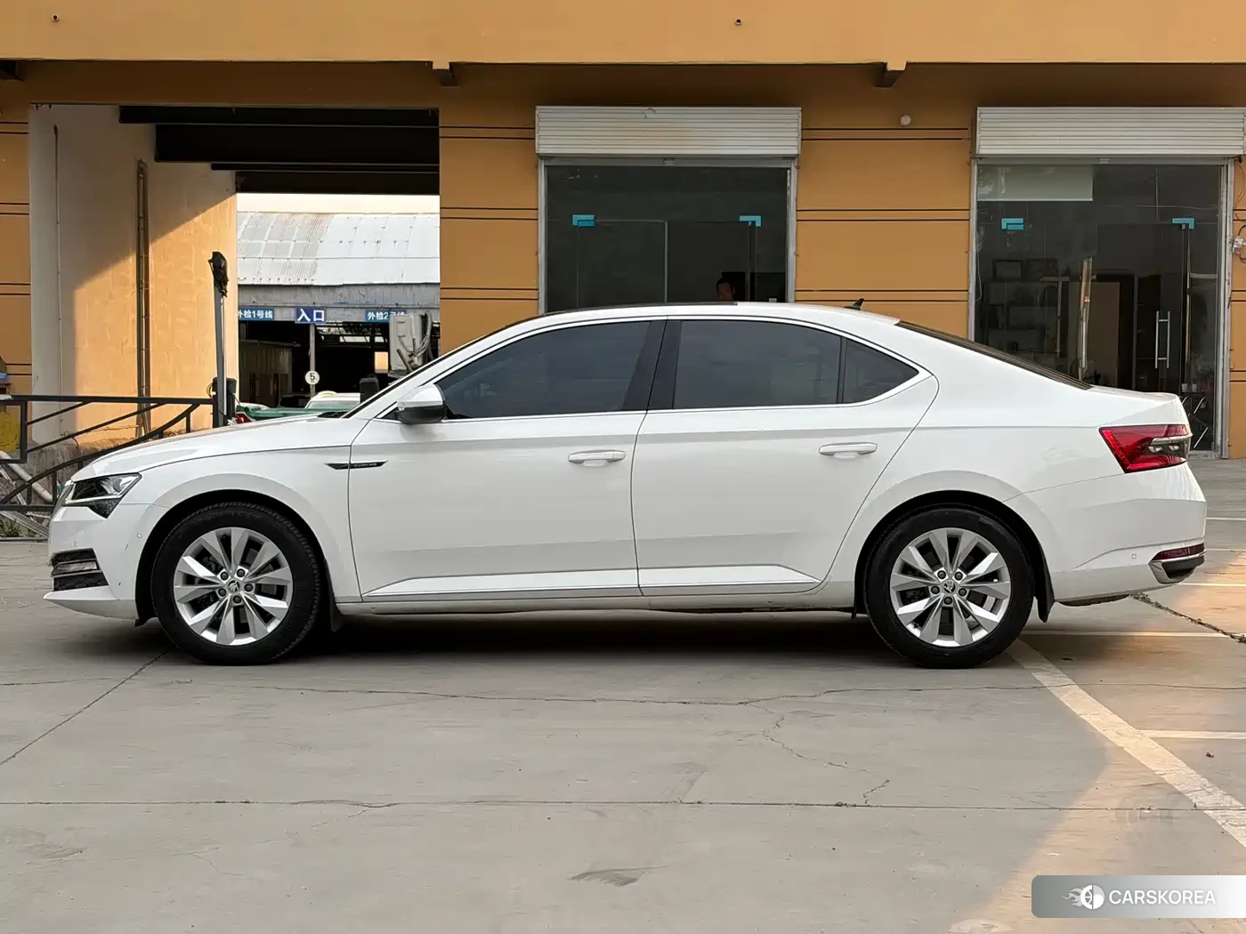 Skoda Superb 2021 Белый из Китая, фото 3