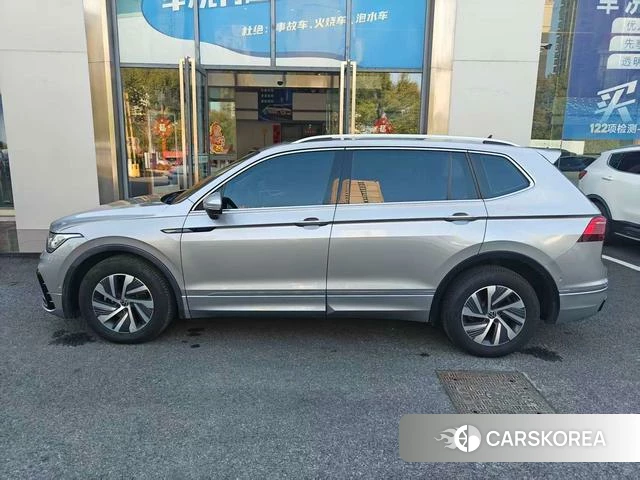 Volkswagen Tiguan L 2022 Темно-серый из Китая, фото 3