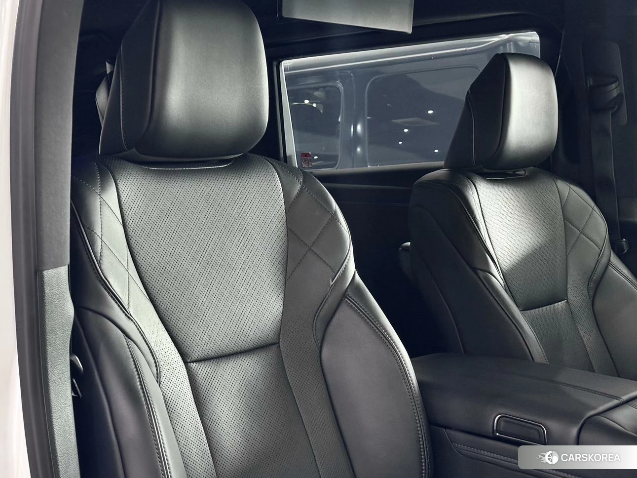 Toyota Alphard 2023 Белый из Китая, фото 3