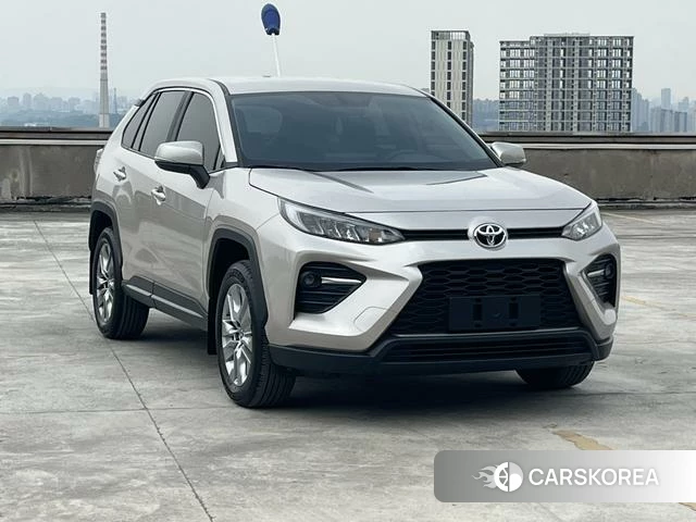 Toyota Wildlander 2024 Шампань из Китая, фото 3