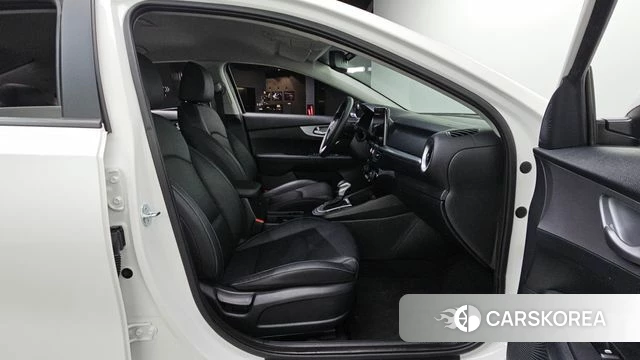 Kia The New K3 2nd generation 2023 Белый из Кореи, фото 3