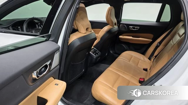 Volvo V60 Cross-Country 2nd Generation 2019 Белый из Кореи, фото 3
