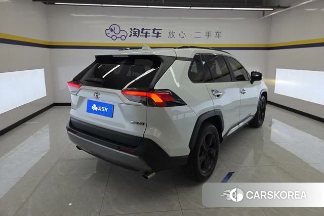 Toyota RAV4 2021 Белый из Китая, фото 3