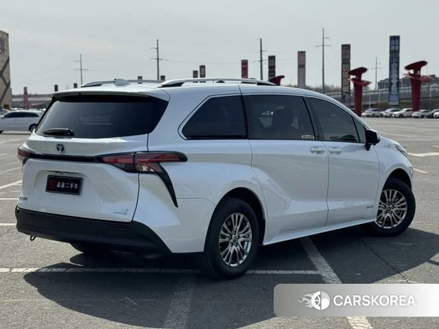 Toyota Sienna 2023 Белый из Китая, фото 3