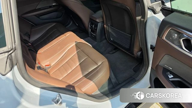 BMW i4 2023 Светло-серебряный цвет из Кореи, фото 3