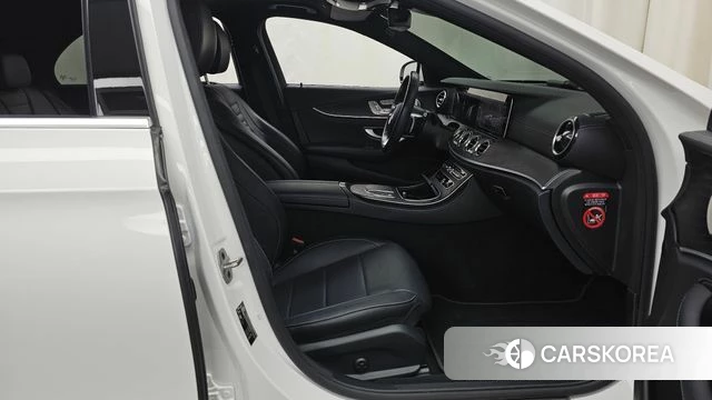 Mercedes-Benz E-Class W213 2023 Белый из Кореи, фото 3