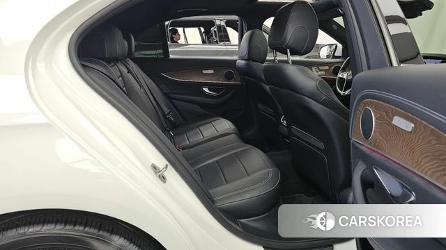 Mercedes-Benz E-Class W213 2021 Белый из Кореи, фото 3