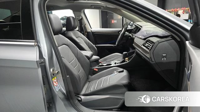Volkswagen 7th Generation of Jetta 2021 Серебристо-серый из Кореи, фото 3