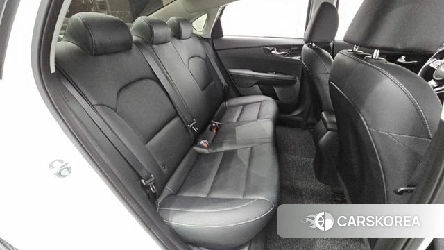 Kia The New K3 2nd generation 2023 Белый из Кореи, фото 3