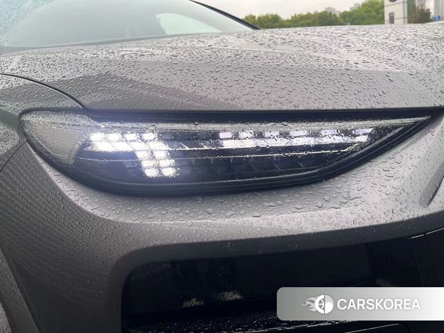 Audi Q6L 2026 Серебристо-серый из Китая, фото 3