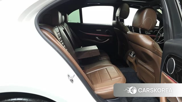 Mercedes-Benz E-Class W213 2023 Белый из Кореи, фото 3