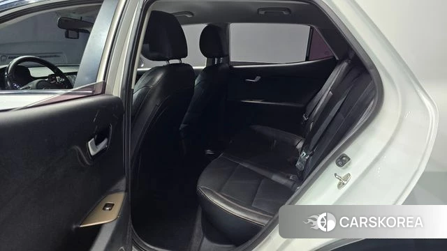 Kia Stonic 2018 Белый из Кореи, фото 3