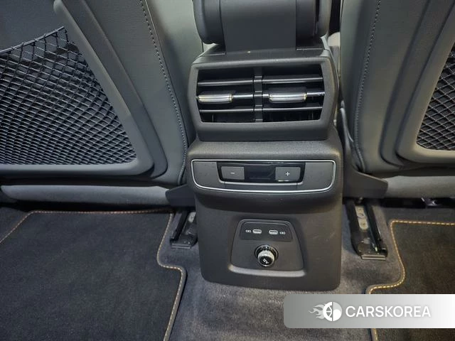 Audi Q4 2024 Синий из Китая, фото 3