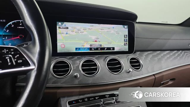 Mercedes-Benz E-Class W213 2022 Белый из Кореи, фото 3