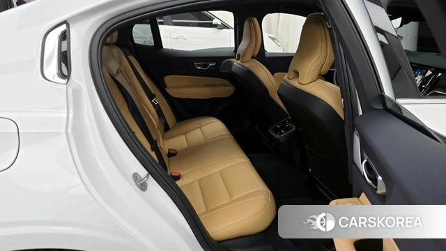 Volvo S60 3rd generation 2024 Белый из Кореи, фото 3