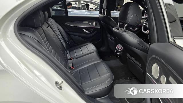 Mercedes-Benz E-Class W213 2023 Белый из Кореи, фото 3