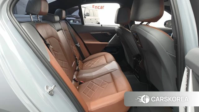BMW 5 Series (G60) 2024 Серебристо-серый из Кореи, фото 3