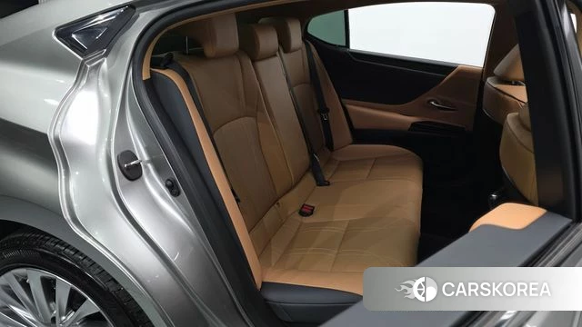 Lexus ES300h 7th generation 2023 Песочный из Кореи, фото 3