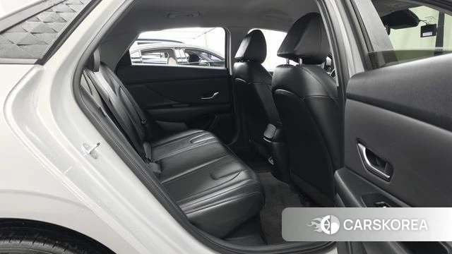 Hyundai The New Avante Hybrid (CN7) 2023 Серебристо-серый из Кореи, фото 3
