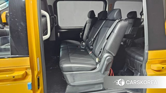 Hyundai Staria 2023 Желтый из Кореи, фото 3