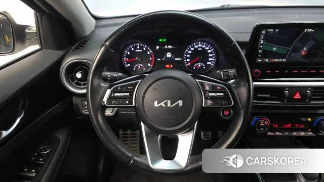 Kia The New K3 2nd generation 2023 Белый из Кореи, фото 3