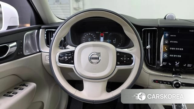 Volvo XC60 second Generation 2021 Белый из Кореи, фото 3