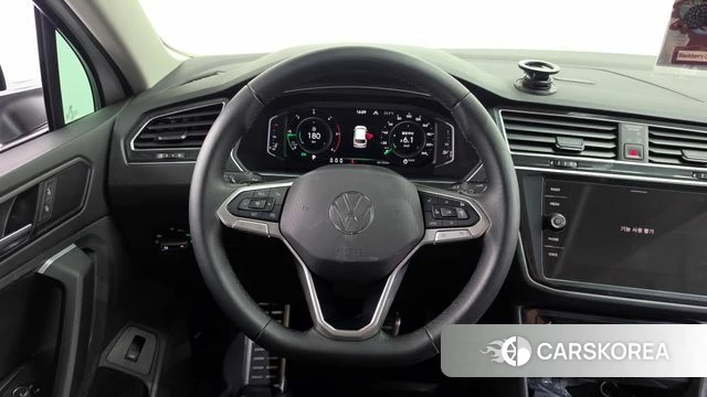 Volkswagen Tiguan second Generation 2021 Белый из Кореи, фото 3