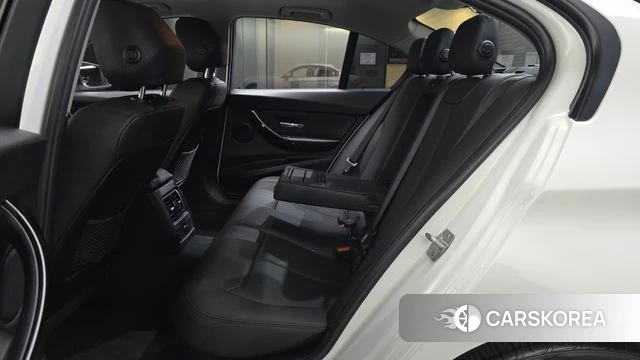 BMW 3 Series (F30) 2018 Белый из Кореи, фото 3
