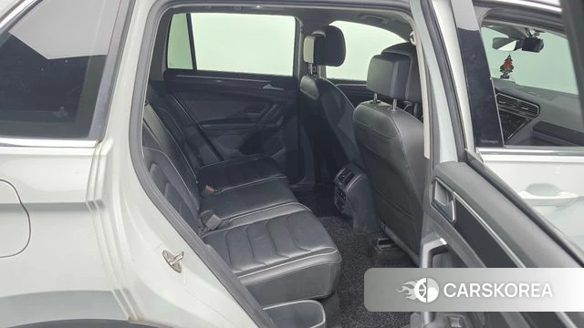 Volkswagen Tiguan second Generation 2023 Белый из Кореи, фото 3