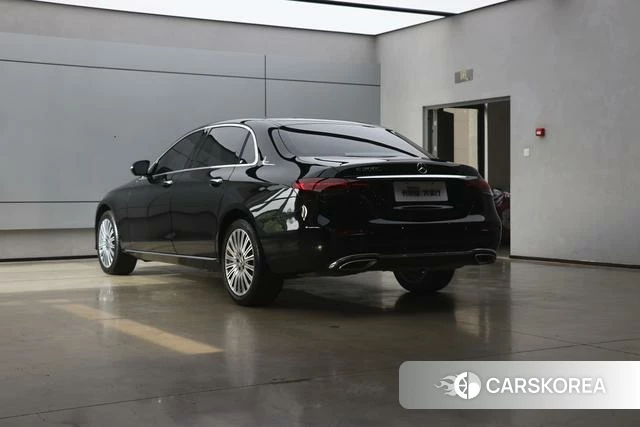 Mercedes-Benz E-Class 2023 Черный из Китая, фото 3