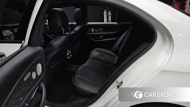 Mercedes-Benz E-Class W213 2022 Белый из Кореи, фото 3