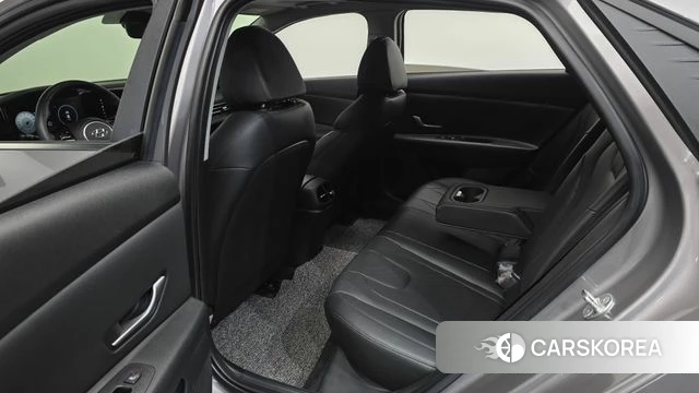 Hyundai Avante (CN7) 2022 Серебристо-серый из Кореи, фото 3