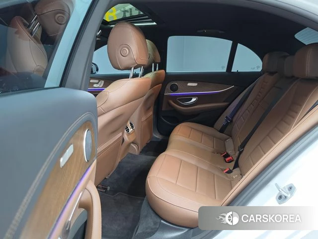 Mercedes-Benz E-Class W213 2022 Белый из Кореи, фото 3