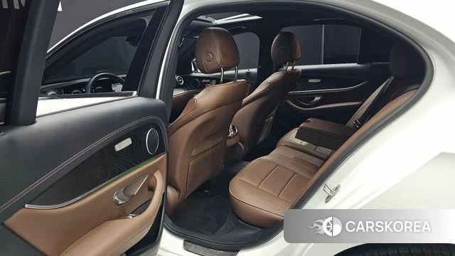 Mercedes-Benz E-Class W213 2023 Белый из Кореи, фото 3