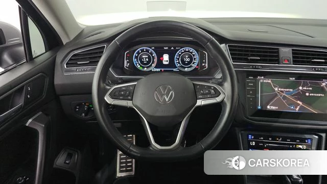 Volkswagen Tiguan Allspace 2023 Черный из Кореи, фото 3