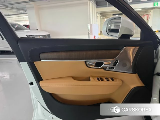 Volvo V90 Cross-Country 2025 Белый из Кореи, фото 3