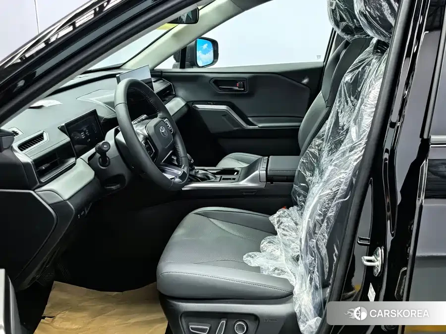 Новый Toyota RAV4 2026 Черный из Китая