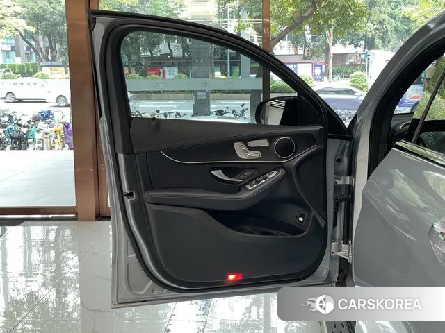 Mercedes-Benz GLC 2021 Серебристо-серый из Китая, фото 3